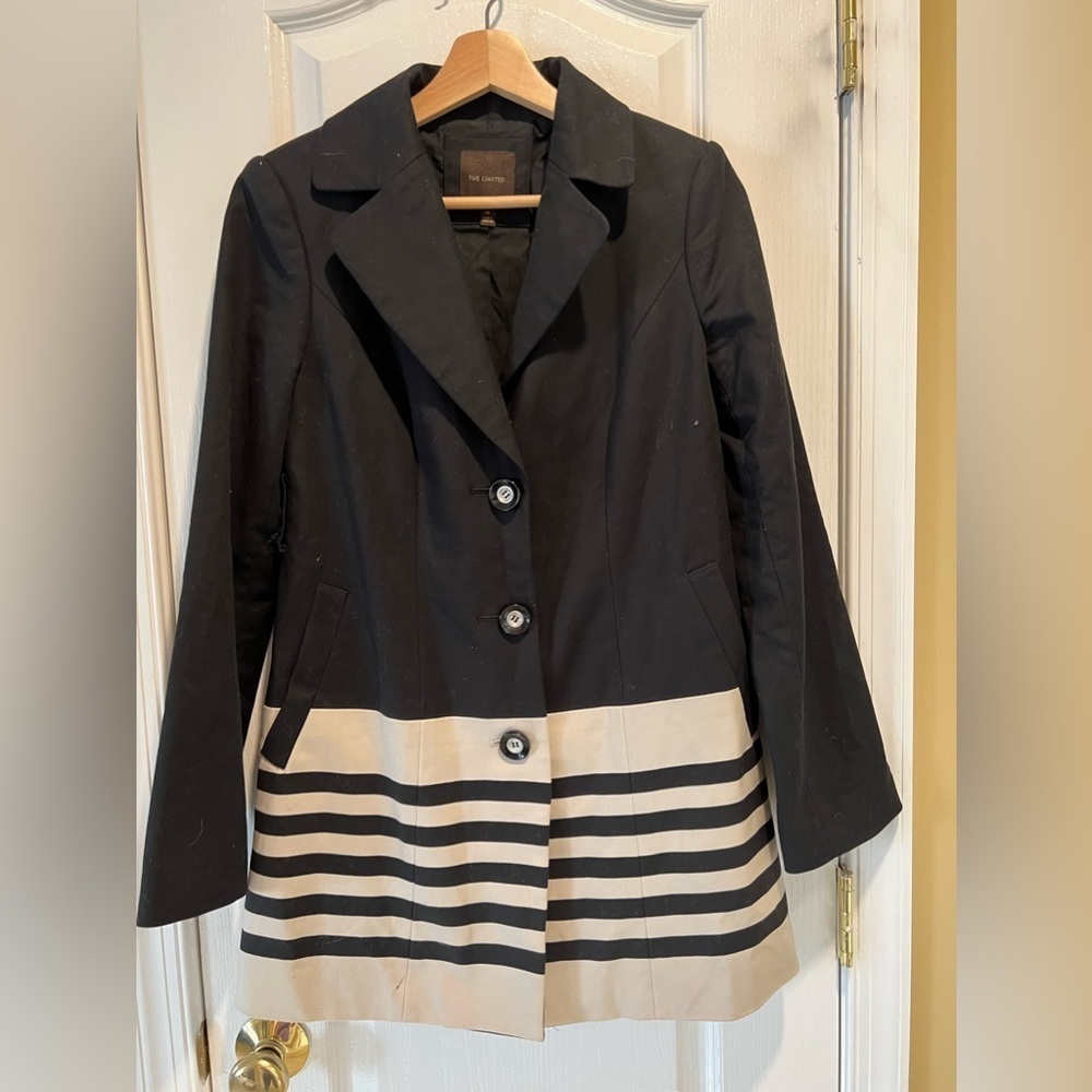 THE LIMITED WOMEN'S BLACK AND TAN STRIPED SHORT TRENCH COAT - SIZE XS